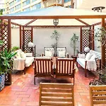 Large Patio 4 Bedrooms 4 Bathrooms Of Which 3 En-Suite